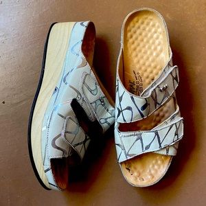 Vital orthopedic platform adjustable sandals made in Austria size 38/8-8.5 usa